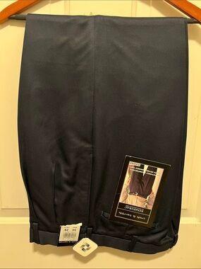 NWT Men’s Croft & Barrow Navy Dress Pants  34” waist, 
29”.